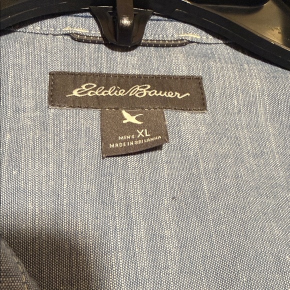 Eddie Bauer Men's Gray Casual Button-Down Shirt. - Picture 2 of 5